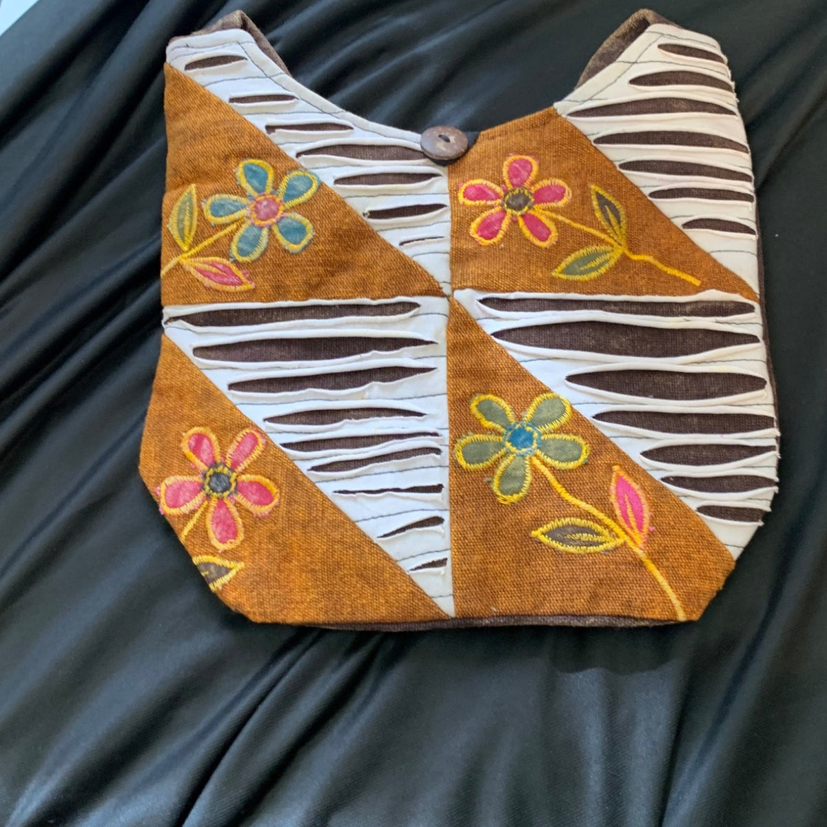 Golden Meadow Floral Hobo Bag clean product detail 2